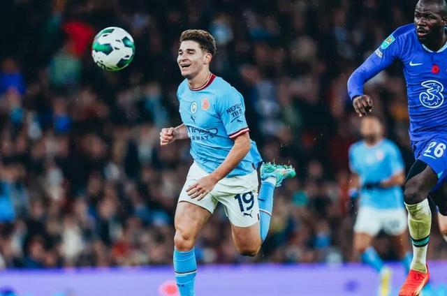 希腊鏖战英格兰,阿尔瓦雷斯状态火热 希腊鏖战英格兰,阿尔瓦雷斯状态火热