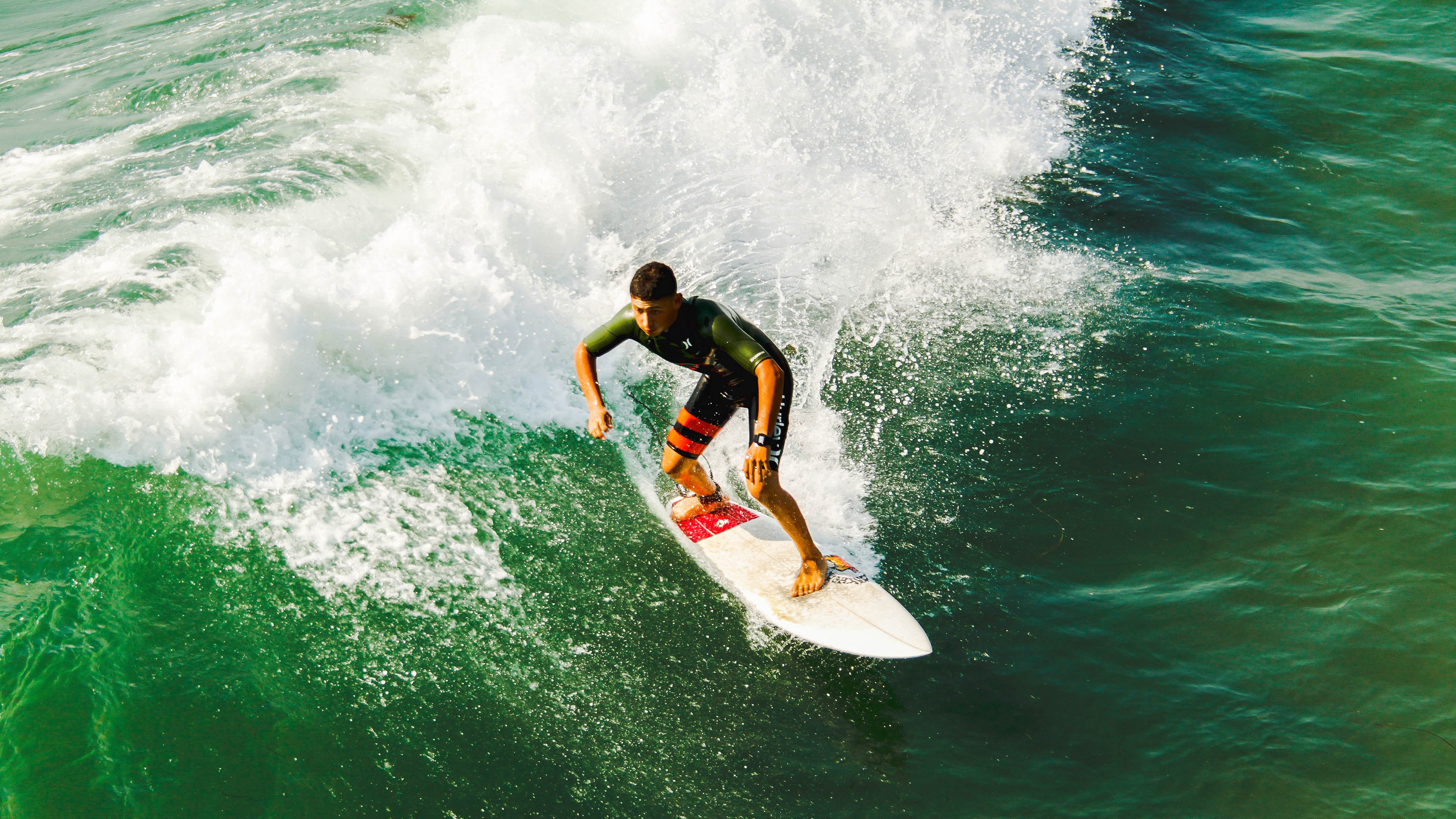 霍勒迪惊艳四座，马刺拿下新疆队，当篮球成为世界语