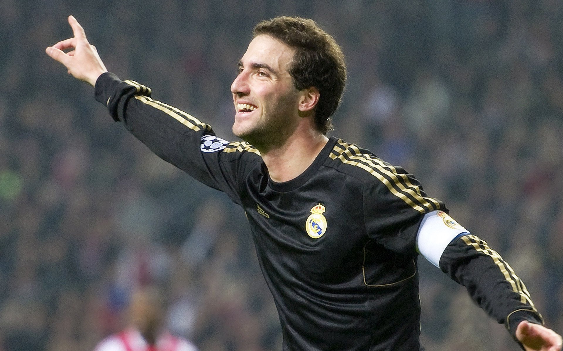 梅西让比赛提前失去悬念,智利压哨击败巴萨,足球宇宙的暗物质与坍缩奇点