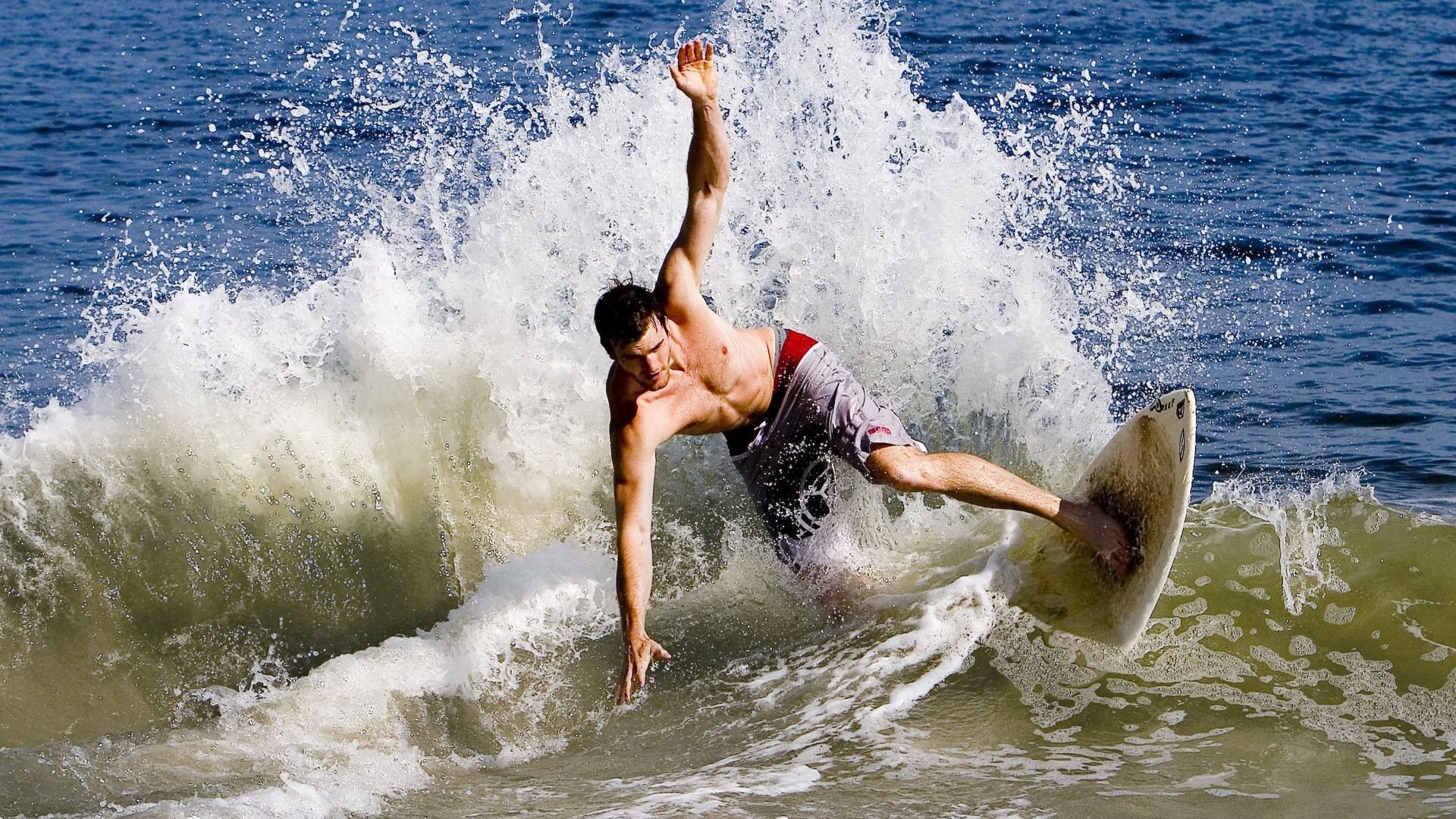 尼日利亚血拼阿尔及利亚,卡塞米罗在F1街道赛接管比赛,一场跨越维度的统治启示录